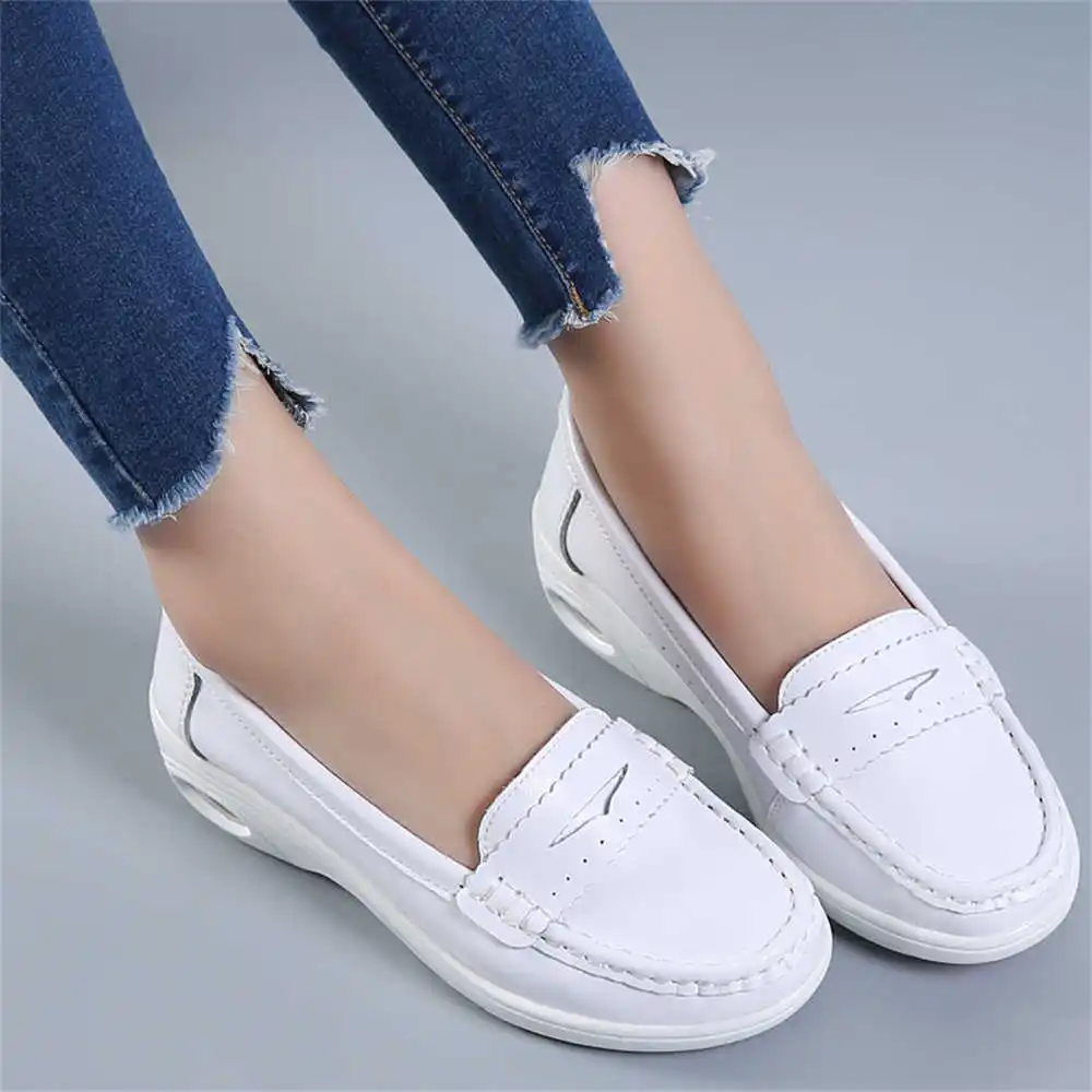 Thick Sole Slipon White Traine - огляд і ціна Tech Accessories For College