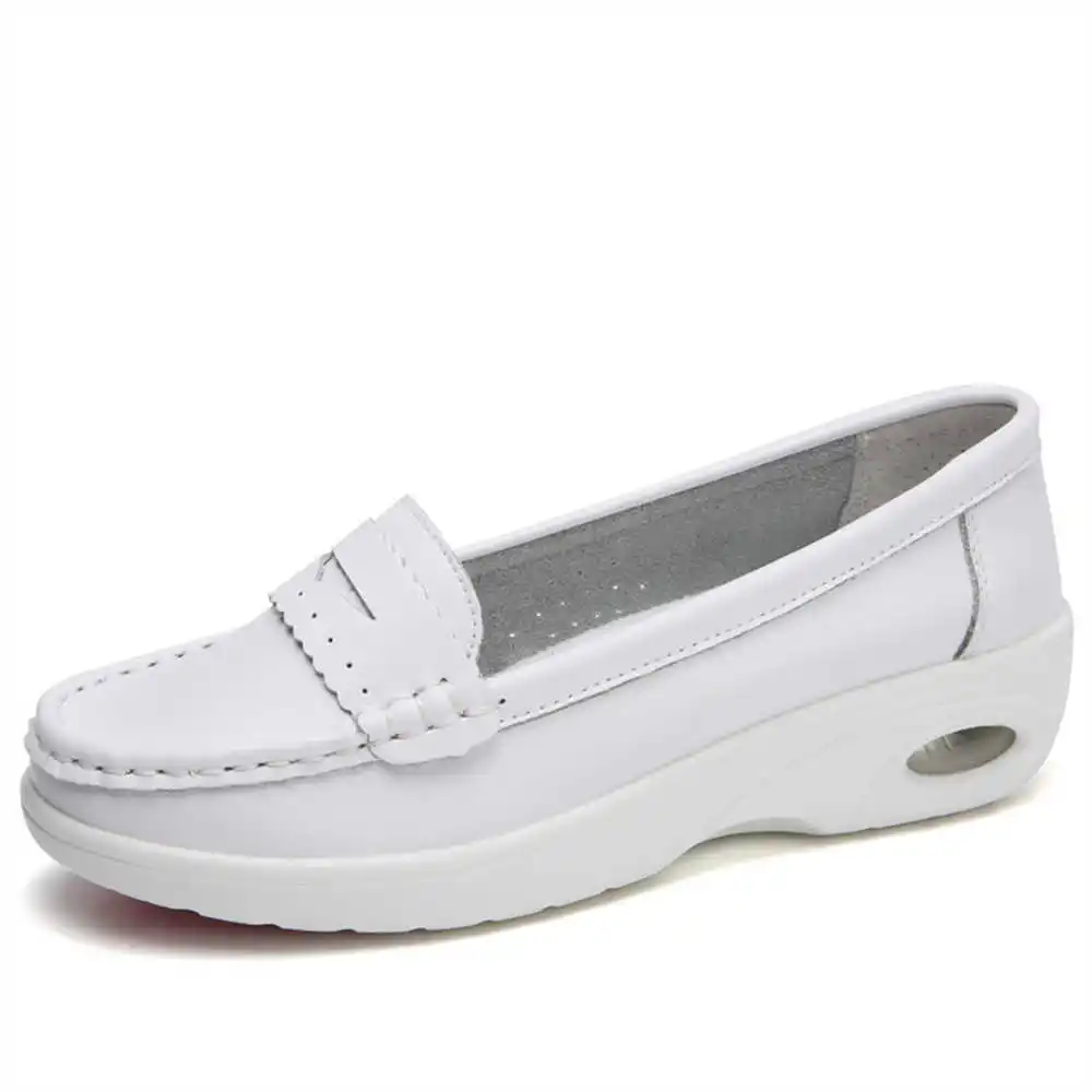 Thick Sole Slipon White Traine - огляд і ціна Tech Accessories For College