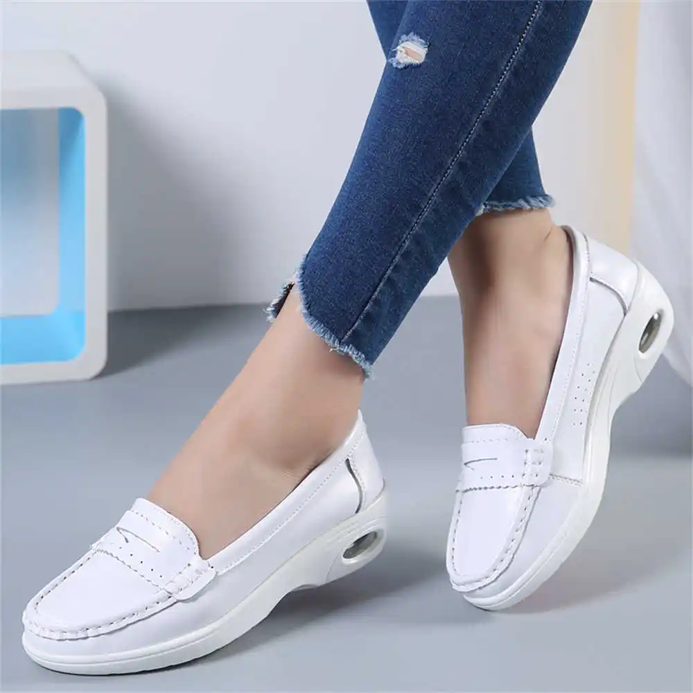 Thick Sole Slipon White Traine - огляд і ціна Tech Accessories For College