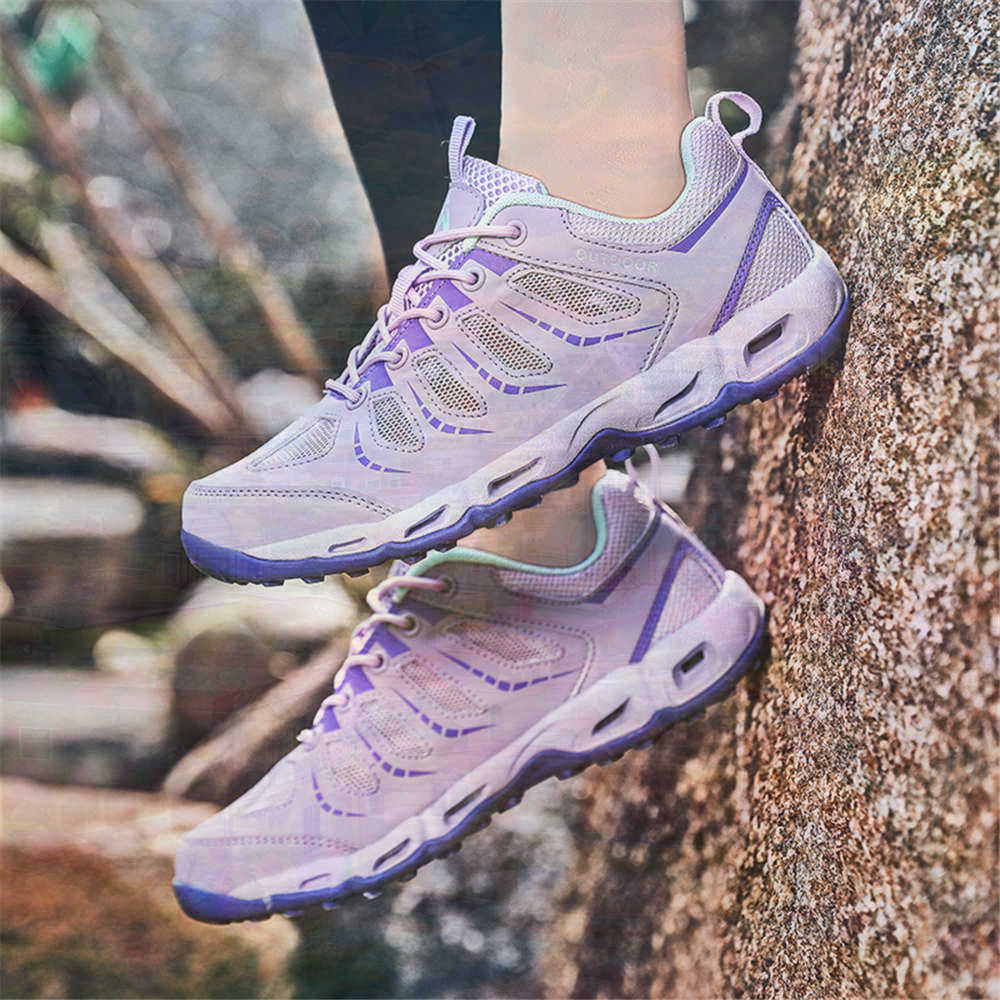 Sumer Round Tip Silver Sneaker - огляд і ціна Tech Accessories For College